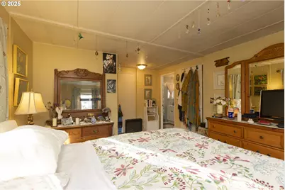 11526 SW Royal Villa Dr, Portland, OR 97224 - Photo 21