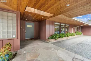 2230 W Harvard Ave, Roseburg, OR 97471 - Photo 5