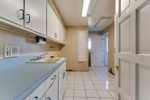 2595 Highland Oaks Dr, Eugene, OR 97405 - Photo 25