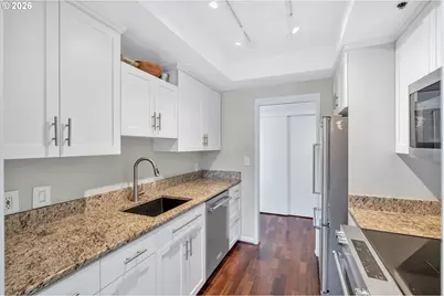2245 SW Park Pl #6D, Portland, OR 97205 - Photo 11