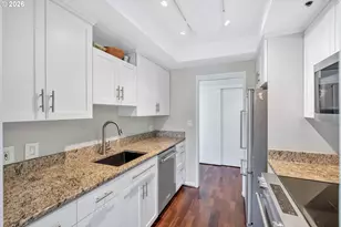 2245 SW Park Pl, Portland, OR 97205 - Photo 11
