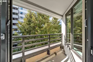 2245 SW Park Pl, Portland, OR 97205 - Photo 15