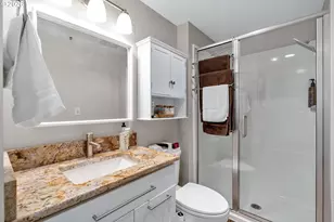 2245 SW Park Pl, Portland, OR 97205 - Photo 21