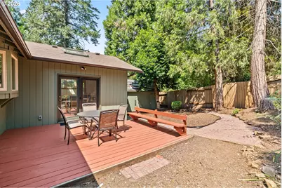 537 S 71st St, Springfield, OR 97477 - Photo 29