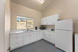 325 Beals Creek Rd, Canyonville, OR 97417 - Photo 45