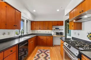 411 SE 65th Ave, Portland, OR 97215 - Photo 11