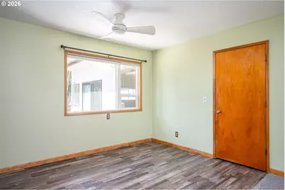 910 Cornell Ave, Gladstone, OR 97027 - Photo 13