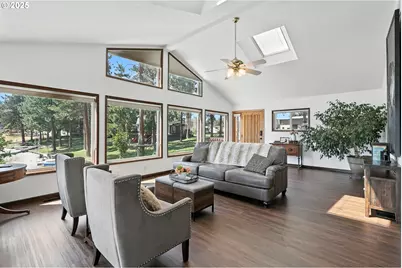 112 N Sentosa Lake Rd, Tygh Valley, OR 97063 - Photo 7