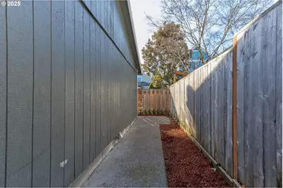 602 S Vermont St, Portland, OR 97219 - Photo 43
