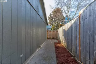 602 S Vermont St, Portland, OR 97219 - Photo 43