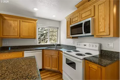 1696 NE Ruby Ct, Roseburg, OR 97470 - Photo 17