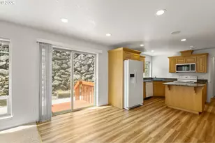 1696 NE Ruby Ct, Roseburg, OR 97470 - Photo 13