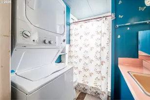 2400 SE Stratus Ave, McMinnville, OR 97128 - Photo 9