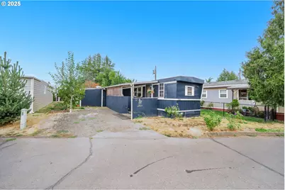 2400 SE Stratus Ave #32, McMinnville, OR 97128 - Photo 1