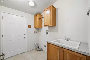 141 Village Dr, Cottage Grove, OR 97424 - Photo 39