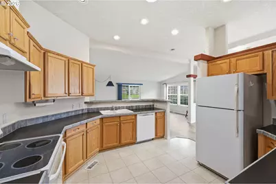 141 Village Dr, Cottage Grove, OR 97424 - Photo 17