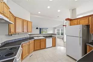 141 Village Dr, Cottage Grove, OR 97424 - Photo 17