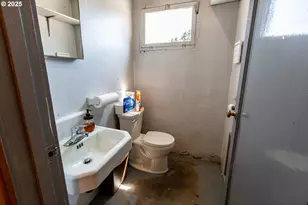 47597 Hwy 58, Oakridge, OR 97463 - Photo 9