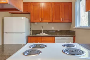 9512 N Oswego Ave, Portland, OR 97203 - Photo 11
