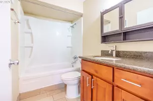 9512 N Oswego Ave, Portland, OR 97203 - Photo 7