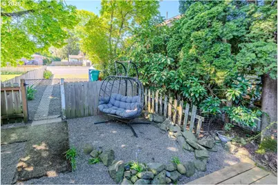 105 NW 13th St, Gresham, OR 97030 - Photo 9