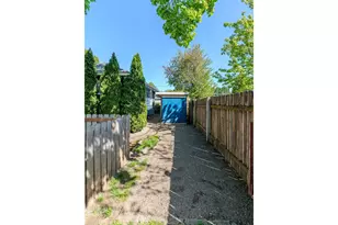 105 NW 13th St, Gresham, OR 97030 - Photo 15