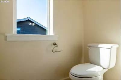 1811 NE Alameda Ave, Roseburg, OR 97470 - Photo 35