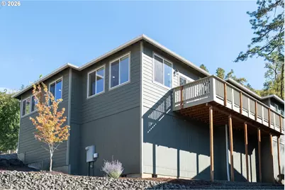 1811 NE Alameda Ave, Roseburg, OR 97470 - Photo 5
