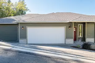 1811 NE Alameda Ave, Roseburg, OR 97470 - Photo 3