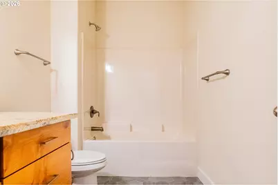 1811 NE Alameda Ave, Roseburg, OR 97470 - Photo 41