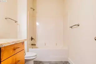 1811 NE Alameda Ave, Roseburg, OR 97470 - Photo 41