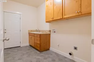 1811 NE Alameda Ave, Roseburg, OR 97470 - Photo 45