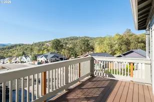 1811 NE Alameda Ave, Roseburg, OR 97470 - Photo 9