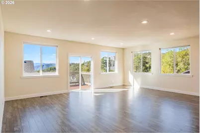 1811 NE Alameda Ave, Roseburg, OR 97470 - Photo 13