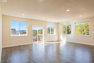 1811 NE Alameda Ave, Roseburg, OR 97470 - Photo 13