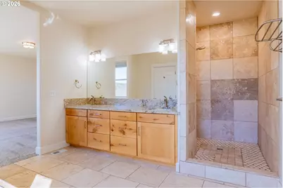 1811 NE Alameda Ave, Roseburg, OR 97470 - Photo 31