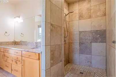 1811 NE Alameda Ave, Roseburg, OR 97470 - Photo 33