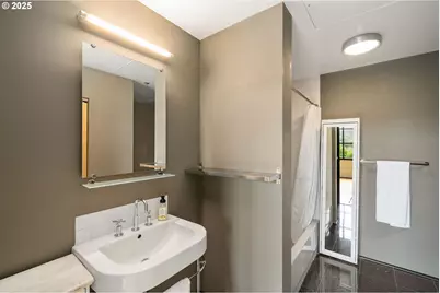 1400 NW Irving St #616, Portland, OR 97209 - Photo 17