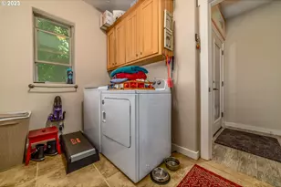 48482 E Meadow Way, Oakridge, OR 97463 - Photo 19