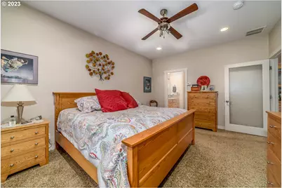 48482 E Meadow Way, Oakridge, OR 97463 - Photo 17