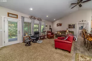 48482 E Meadow Way, Oakridge, OR 97463 - Photo 9