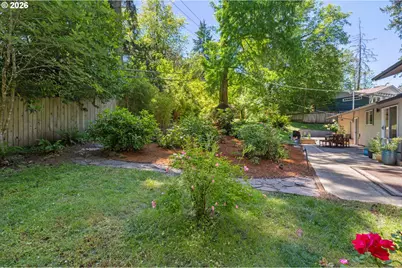 70 Coachman Dr, Eugene, OR 97405 - Photo 39