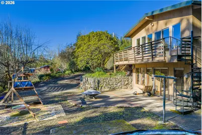 56671 Pleasant Hill Dr, Coquille, OR 97423 - Photo 3