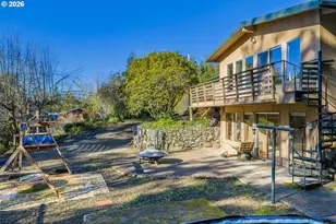 56671 Pleasant Hill Dr, Coquille, OR 97423 - Photo 3