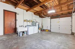 1630 SE 88th Ave, Portland, OR 97216 - Photo 7