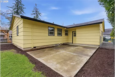 1630 SE 88th Ave, Portland, OR 97216 - Photo 5