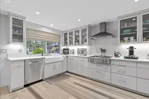 240 Greenridge Dr, Lake Oswego, OR 97035 - Photo 5