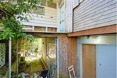 125 E 10th St, Coquille, OR 97423 - Photo 13