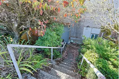 125 E 10th St, Coquille, OR 97423 - Photo 9