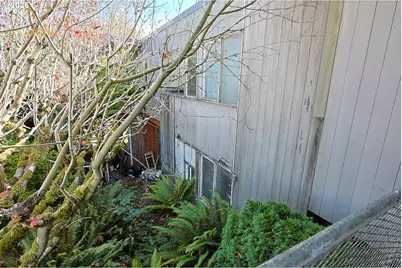 125 E 10th St, Coquille, OR 97423 - Photo 11